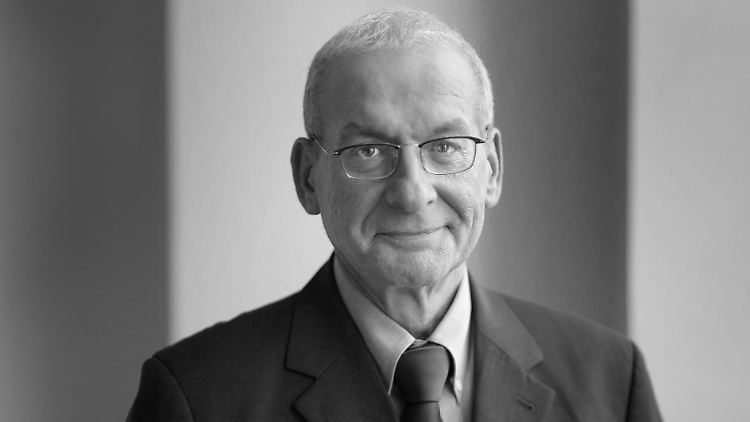 "Raus aus den Schulden" machte ihn bei RTL berühmt: Schuldnerberater Peter Zwegat ist gestorben.