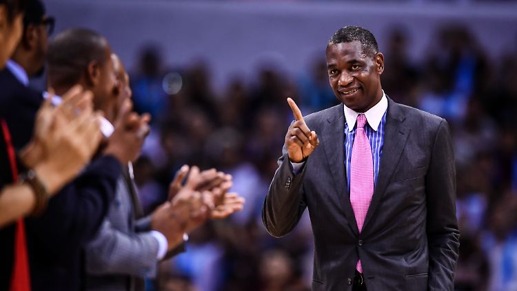 Der Mann mit dem berühmten Zeigefinger: Dikembe Mutombo.