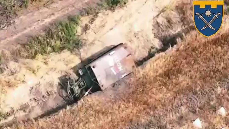 Die Aufnahme soll einen russischen Schildkrötenpanzer im Panzergraben bei Plechowo zeigen. 