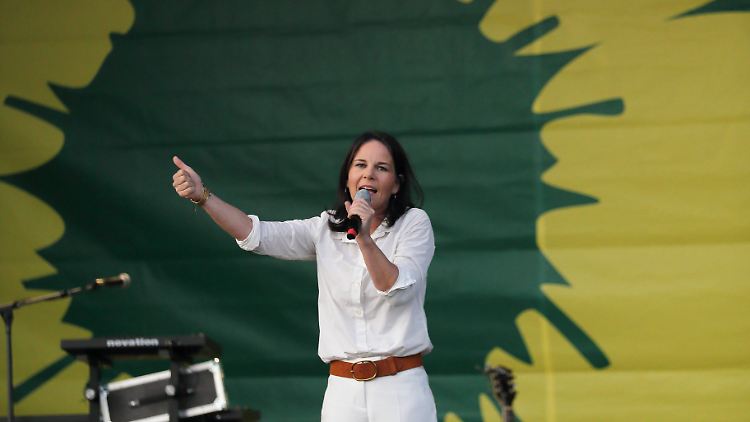 Baerbock sieht einige Fehler bei ihrer Partei.