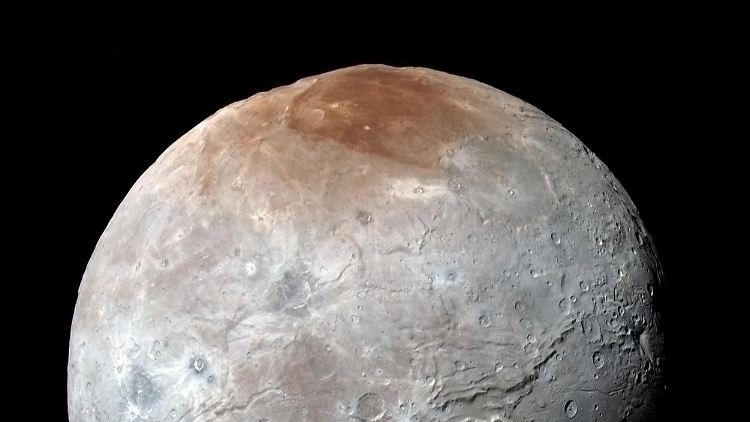 Eine Aufnahme der NASA-Raumsonde New Horizons von Charon. 