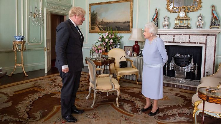 Boris Johnson behauptet zu wissen, woran die Queen wirklich starb. 