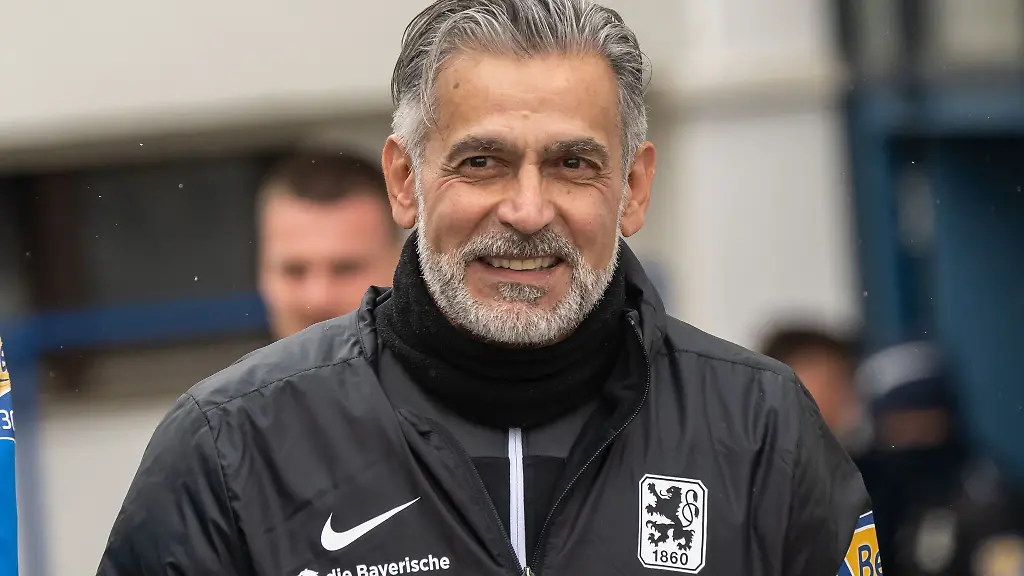 TSV-1860-Trainer-Maurizio-Jacobacci-nimmt-am-Mannschaftstraining-teil