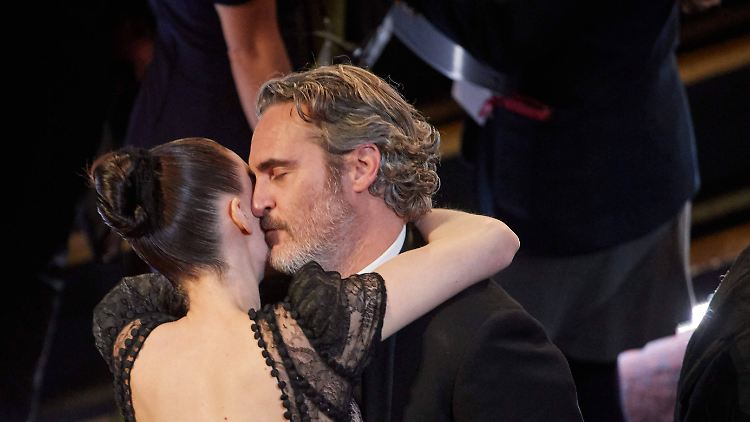 Verliebt sind sie auf jeden Fall, aber auch verheiratet? Rooney Mara und Joaquin Phoenix.