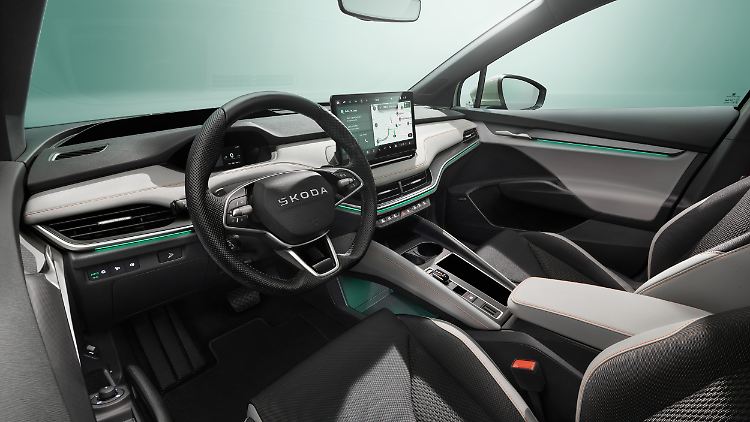 Typisch Škoda. Die Innenarchitektur unterscheidet sich kaum von jener des ersten Elektromodells der Marke namens Enyaq.