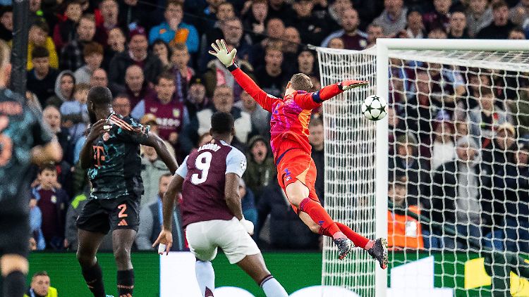 Manuel Neuer stand beim Siegtreffer weit vor dem Tor - so wie von Aston Villa erwartet.