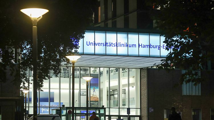 Die beiden Personen wurden im Universitätsklinikum Hamburg-Eppendorf untersucht.