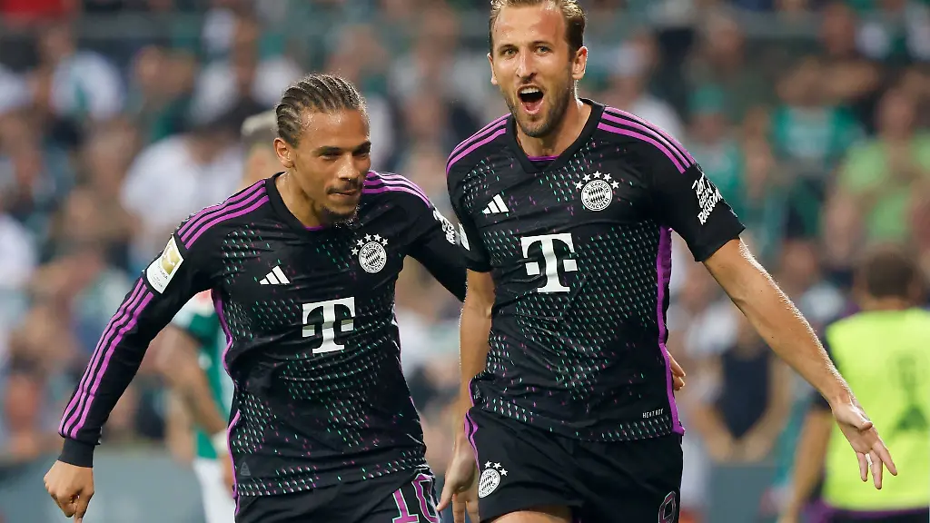 Bayerns-Harry-Kane-r-bejubelt-sein-Tor-zum-2-0-mit-Bayerns-Leroy-Sane