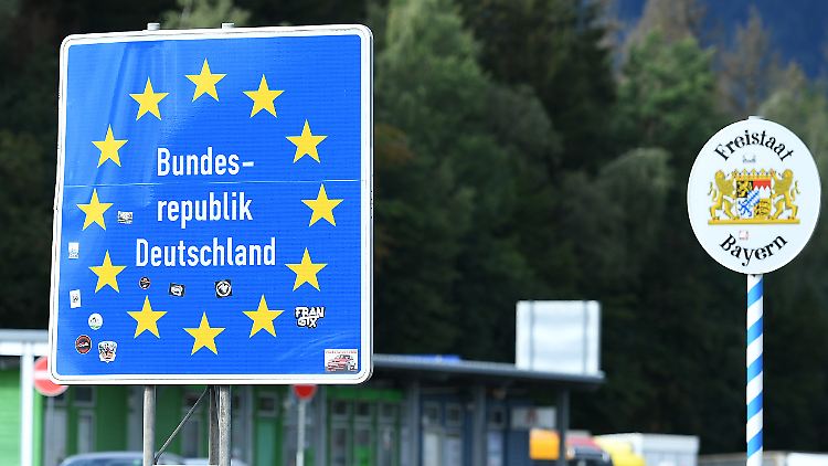 Vier Antworten sind demnach möglich: ein Besuch bei Bekannten oder Verwandten, eine Urlaubsreise, eine Geschäftsreise oder eine Arbeitsaufnahme.
