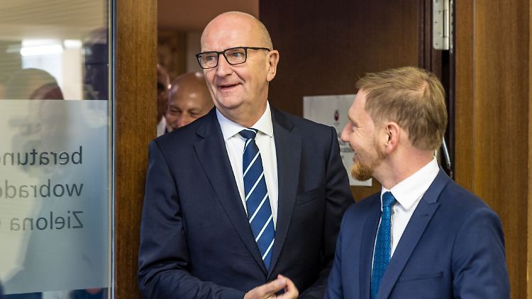 Die Ministerpräsidenten Dietmar Woidke und Michael Kretschmer sind zum Weiterregieren auf das BSW angewiesen.