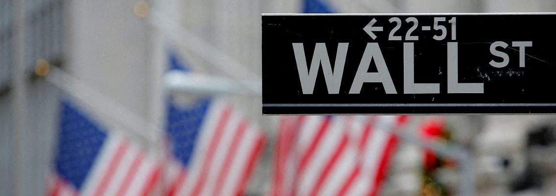 2024-09-30T050025Z_463669323_RC2SAAAOJH57_RTRMADP_3_USA-STOCKS-QUARTER.JPG