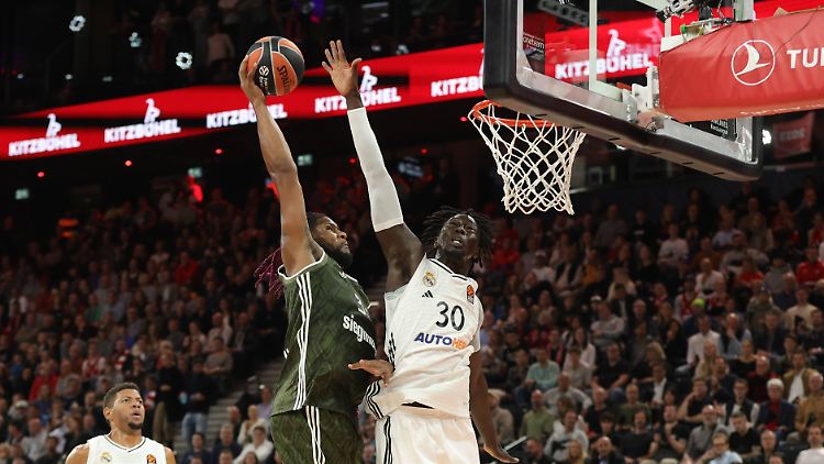 Es krachte im SAP Garden: Bayerns Basketball schlugen Real Madrid.