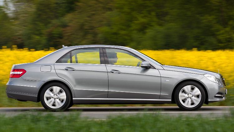 Über Jahrzehnte prägte die Mercedes-Mittelklasse die deutsche Taxi-Szene. Was müssen private Käufer bei der gebrauchten E-Klasse wissen?