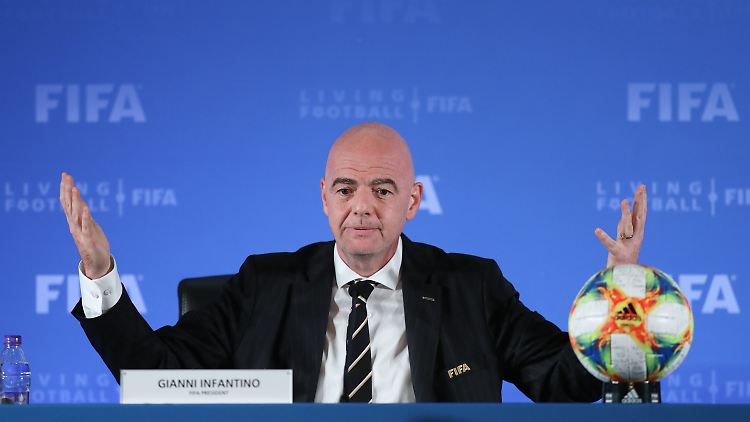 Gianni Infantino und seine FIFA müssen die internationalen Transferregeln überarbeiten.