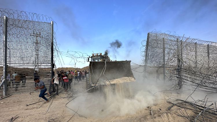 Der Hamas-Angrifff begann am 7. Oktober 2023 im Morgengrauen. 