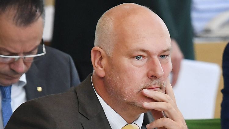 Der Bundesverband der AfD distanziert sich von den Beschäftigungsverhältnissen auf Jörg Dornaus Zwiebelfarm.