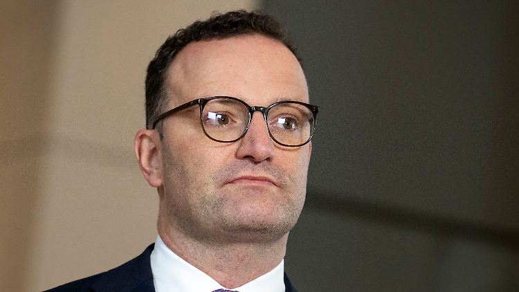 Der ehemalige Gesundheitsminister Spahn kommt wegen eines weiteren Auftrags während der Corona-Pandemie in die Bredouille.