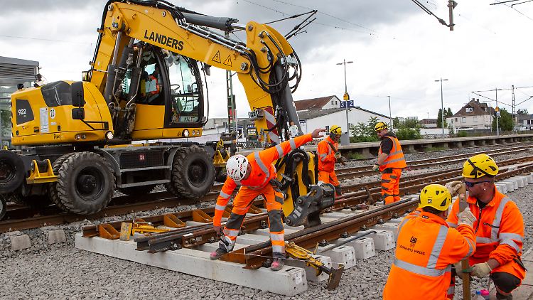 Sanierungen des Streckennetzes, wie hier auf der Riedbahn, werden die kommende Zeit bei der Deutschen Bahn bestimmen. 
