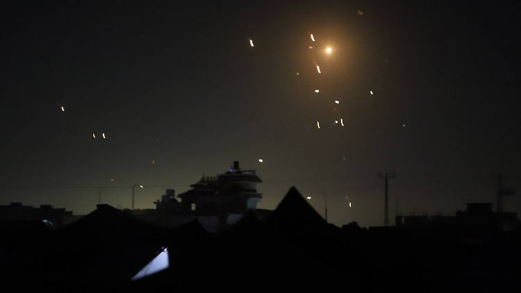 Dem Iran zufolge war der massive Raketenangriff auf Israel am Dienstag auch die Antwort auf die Tötung von Hisbollah-Chef Nasrallah. 