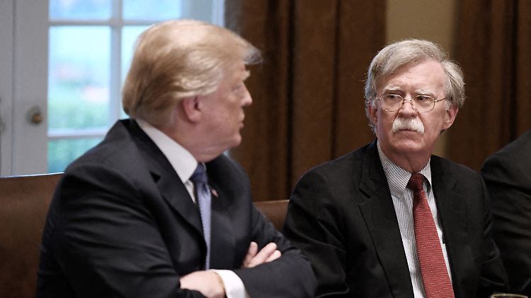 Ein Bild aus früheren Zeiten: Trump und Bolton zusammen im Weißen Haus.