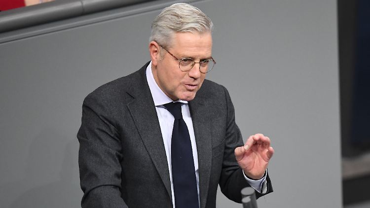 Kanzler Scholz darf Angst nicht zum Motiv seines politischen Handels machen, meint CDU-Außenpolitiker Röttgen.