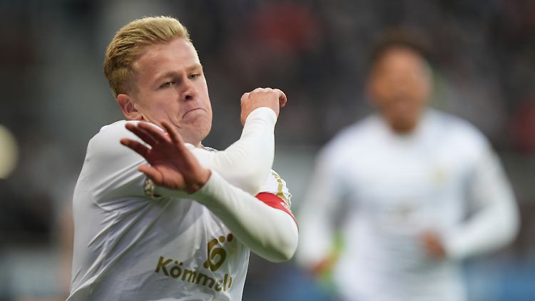 Burkardt darf erstmals beim DFB-Team mitspielen.