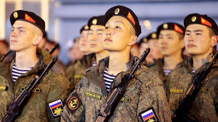 Soldaten der 155. Garde-Marineinfanteriebrigade bei einer Parade im Mai 2022.