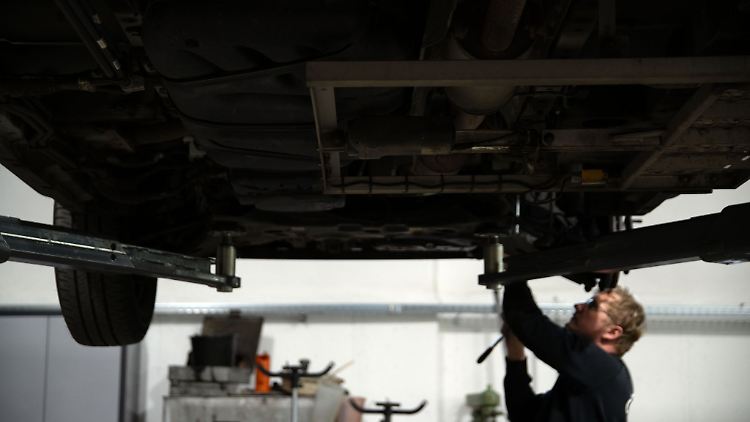 Wegen Ersatzteilpreise beim Auto könnten sich auch die Versicherungsprämien von Autohaltern erhöhen (Archivfoto).