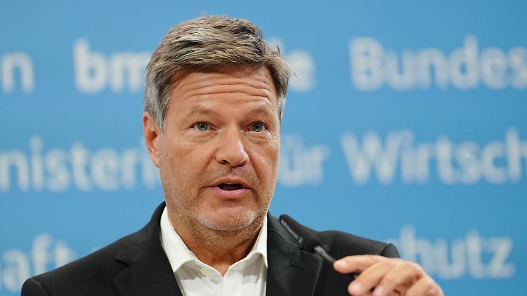 Habeck verteidigt die "Anschubfinanzierung" für Langzeitarbeitslose.