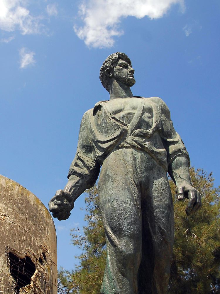 Eine Statue von Mordechai Anielewicz erinnert im Kibbuz an den Anführer des Aufstands im Warschauer Ghetto.