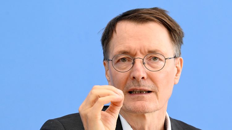 Karl Lauterbach ist überzeugt, eine Insolvenz von der Pflegeversicherung abwenden zu können.