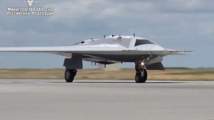 Eine S-70 Ochotnik beim Start.