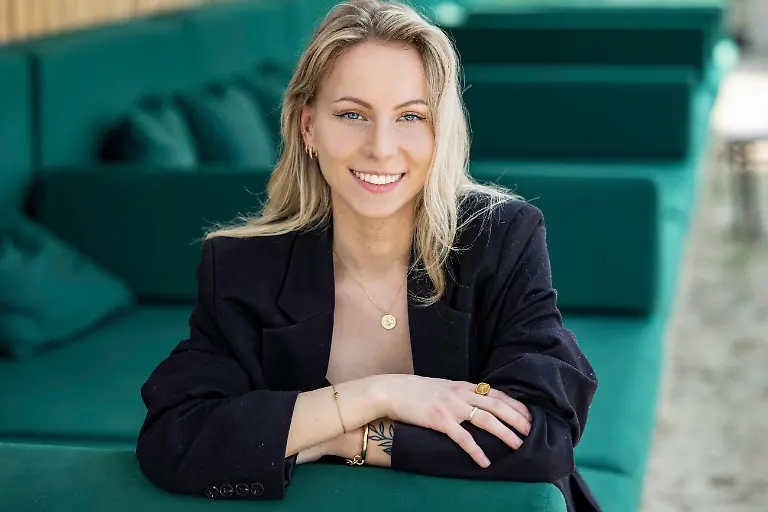 59e3dbfb-50b9-4a9c-a1f2-95cda7149de7-fb28ec13-6f9c-477f-a1fd-594db03a0bfd