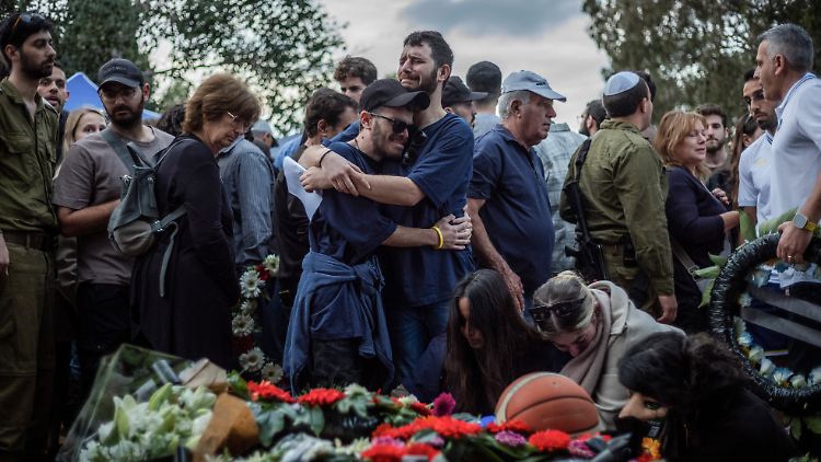 Manche der Geiselfamilien kämpfen nur noch darum, dass sie den toten Leib ihrer Lieben aus Gaza zurückbekommen.