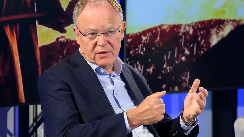 Stephan-Weil-SPD-Ministerpraesident-Niedersachsen-spricht-bei-einem-Termin