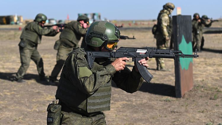Russische Soldaten während einer Übung.