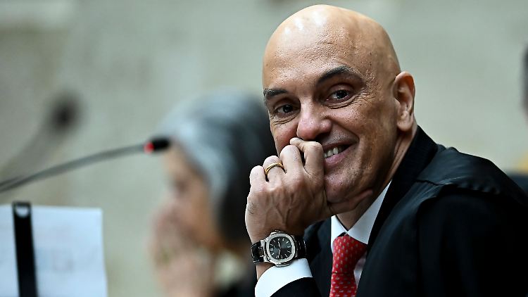 "Ich verfüge die Beendigung der Aussetzung und genehmige die sofortige Wiederaufnahme der Aktivitäten von X", teilte Richter Alexandre de Moraes mit.