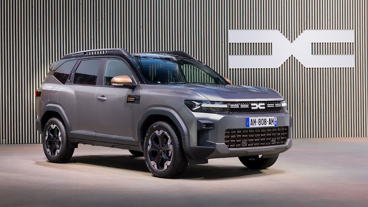 Futuristisch-kantig kommt der Dacia Bigster daher. Vor allem die Lichtsignatur bleibt im Kopf. Dabei ist das Design nicht mehr ganz neu. Die entsprechende Studie debütierte bereits vor rund drei Jahren.