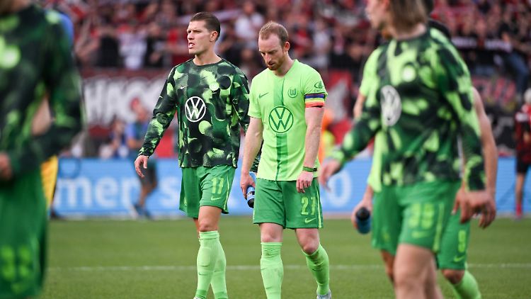 Kevin Behrens neben Kapitän Maximilian Arnold.