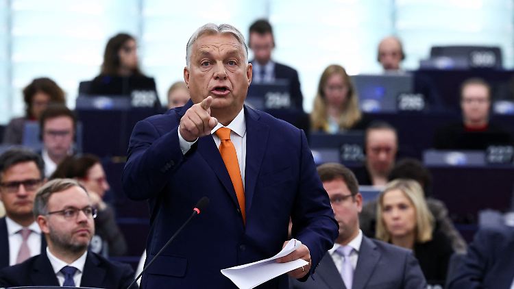 Orban wandelt auf Trumps Spuren.