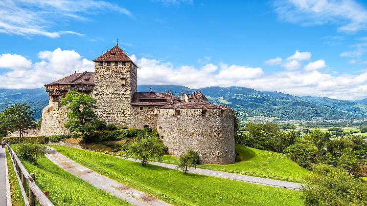 Das Schloss in der Hauptstadt Vaduz ist das Wahrzeichen von Liechtenstein.