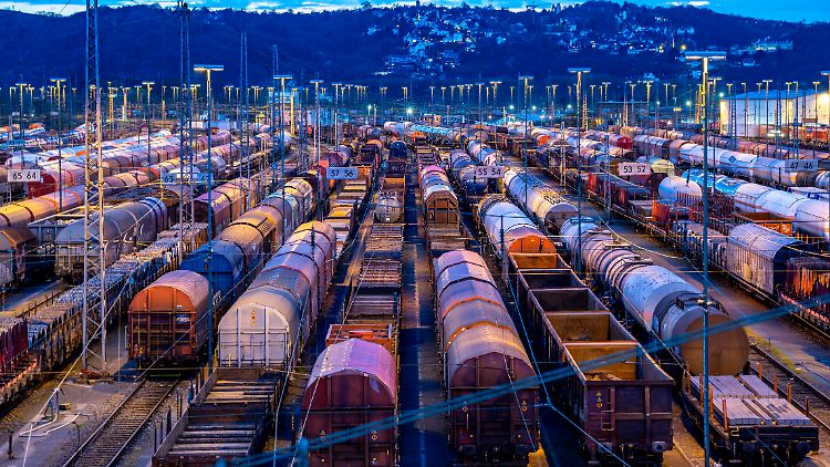 Betriebsbedingte Kündigungen soll es bei DB Cargo nicht geben.