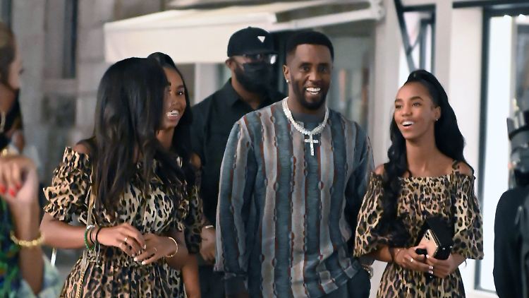 Rapper Sean "Diddy" Combs mit seinen Zwillingstöchtern Jessie und D'Lila (Archivbild).