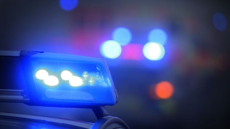 Rumms! In einem skurrilen Fall entschied das Landgericht Ellwangen, dass ein betrunkener Autofahrer, der absichtlich ein Polizeiauto rammte, den Schaden selbst tragen muss.