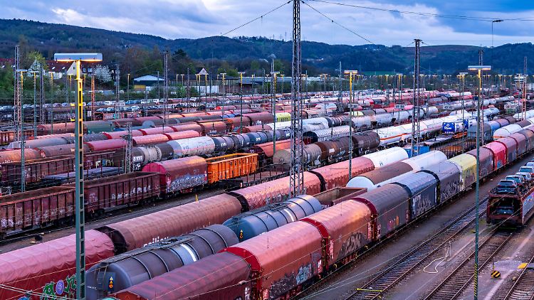 Der Rangierbahnhof Hagen-Vorhalle hat 40 Richtungsgleise, auf denen Züge zusammengestellt werden. 