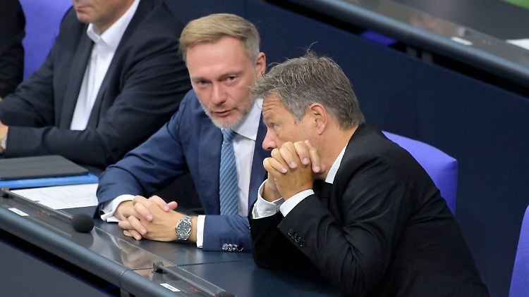 Lindner (l.) und Habeck haben gegensätzliche Standpunkte, wenn es um die Aufweichung der Schuldenbremse geht.