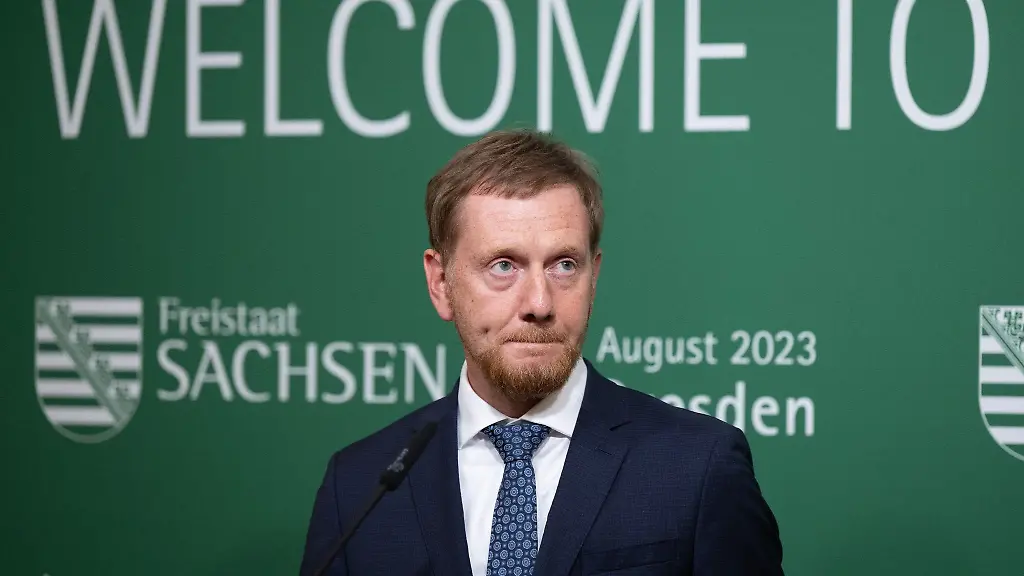 Michael-Kretschmer-CDU-Ministerpraesident-von-Sachsen-nimmt-an-einer-Pressekonferenz-teil