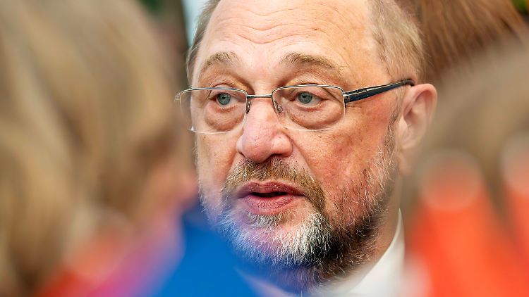 Schulz sieht Politiker großem Stress ausgesetzt.