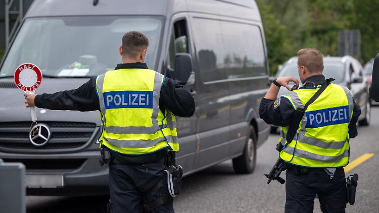 Rückkehr der Grenzkontrollen: Wer nicht weiß ist, dürfte wieder öfter angehalten werden bei der Einreise nach Deutschland.