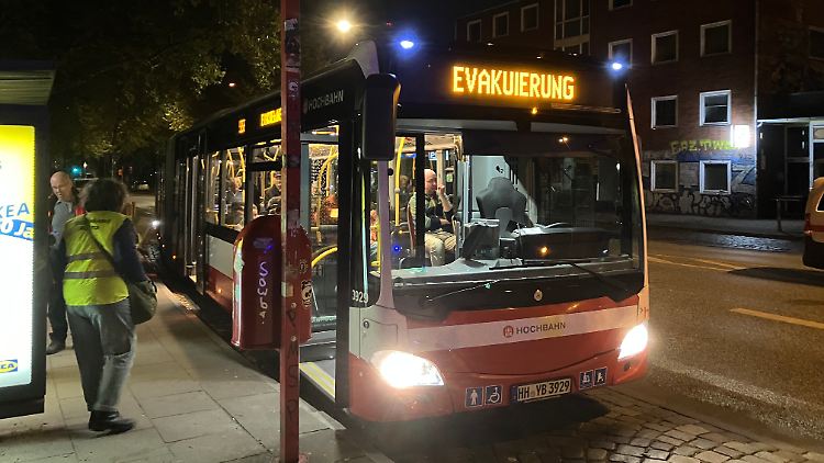 Anwohner konnten sich bei Bedarf in eine Notunterkunft fahren lassen.